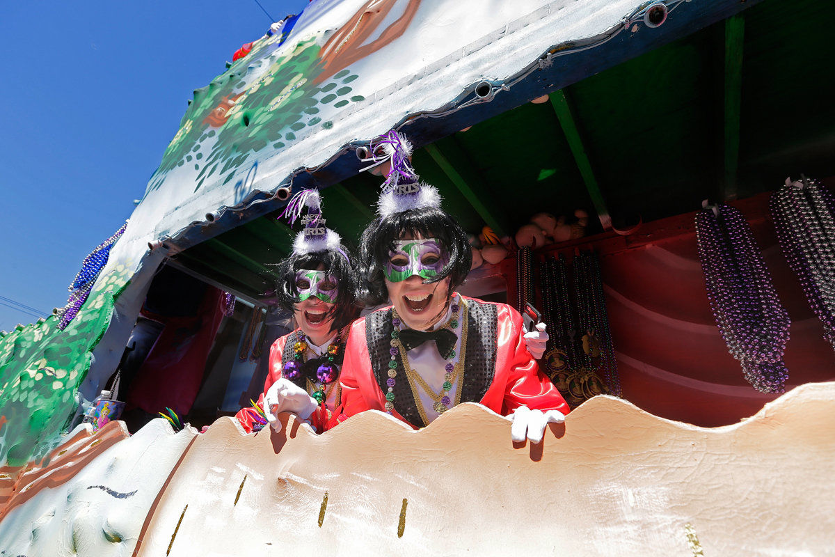 Krewe of Iris 2017 rolls in New Orleans: See Mardi Gras parade photos
